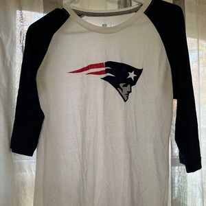 Women’s size M patriots 3/4 sleeve shirt